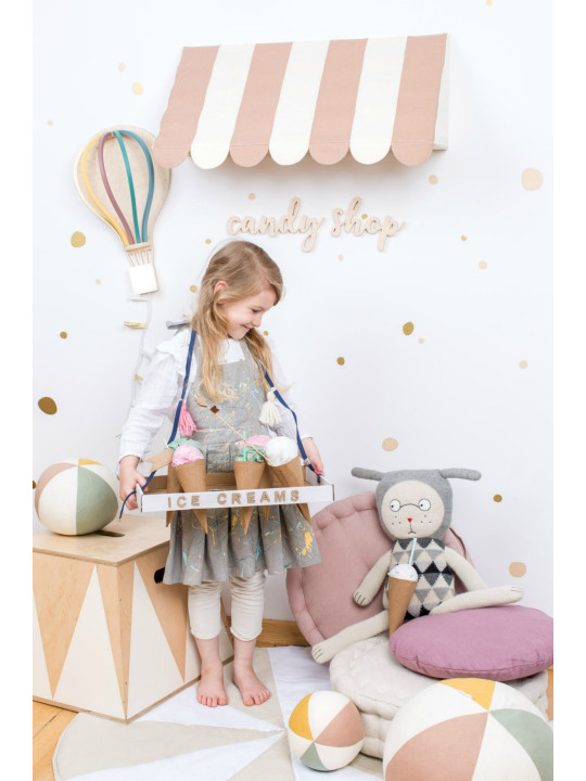 Decorative pastry curtain for children's bedroom to hang on the wall in dusty rose and cream