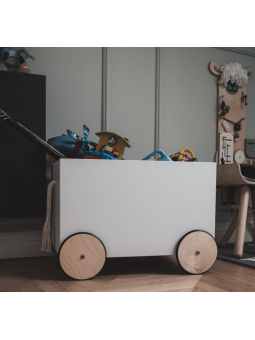 Cassetta box porta giocattoli in legno a forma di automobile con ruote e corda per il trasporto - Collezione Lotta by BellAmy
