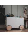 Cassetta box porta giocattoli in legno a forma di automobile con ruote e corda per il trasporto - Collezione Lotta by BellAmy