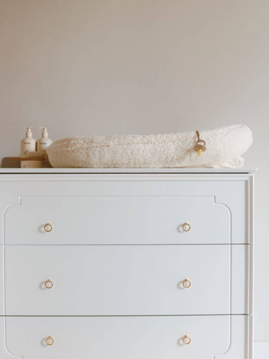Cassettiera con fasciatoio per la cameretta dei bambini in legno bianco con cassetti collezione Royal by BellAmy