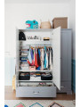 Armadio a 3 ante per la cameretta dei bambini in legno grigio neutro dallo stile classico collezione Ines by BellAmy