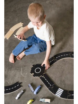Circuito stradale con 5 auto in legno by Jabadabado
