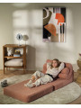 Set divano modulare in schiuma per bambini con rivestimento sfoderabile in tessuto teddy rosa guava Flipster by Wigiwama