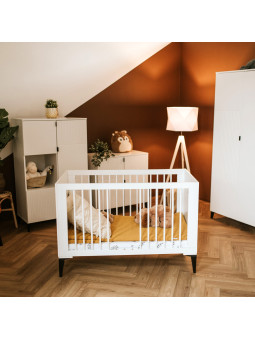 Culla / Lettino 60x120 Mia in legno bianco e gambe nere - Little Sky