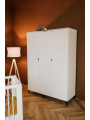 Armadio 3 ante Mia in legno bianco e gambe nere - Little Sky