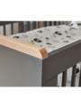 Culla / Lettino 120×60 per la Cameretta dei Bambini in MDF grigio e profili in legno di faggio - Cassettone estraibile