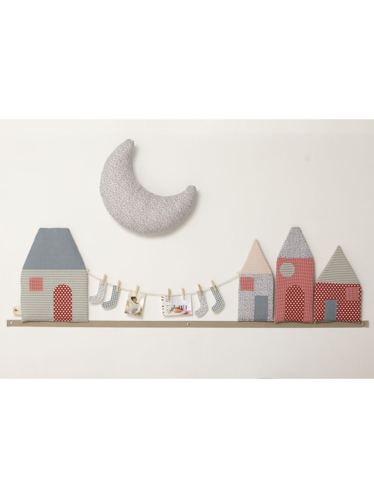Handmade fabric wall decoration in the shape of a little city for the children's bedroom - Vicolo 4 calzette by Miscimù